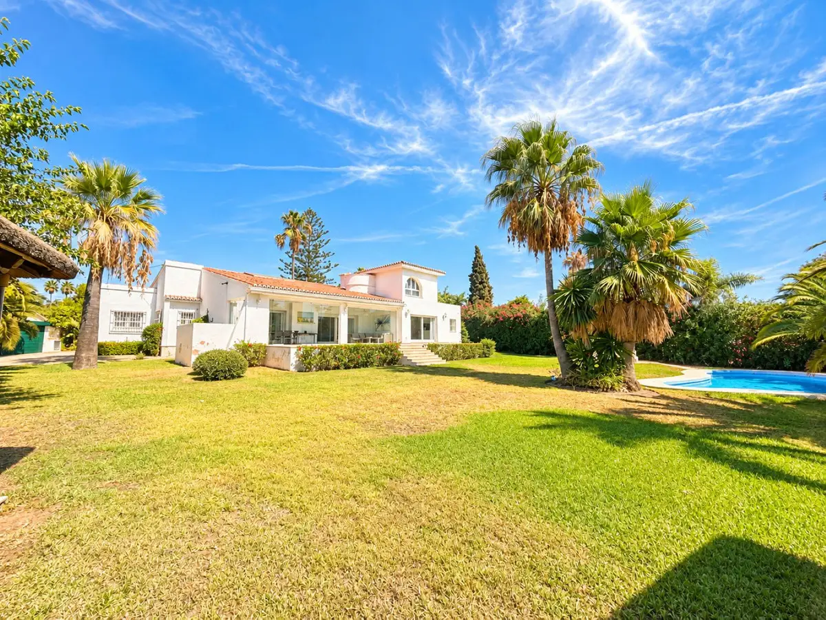 Detached Villa for sale in El Paraiso — photo 1