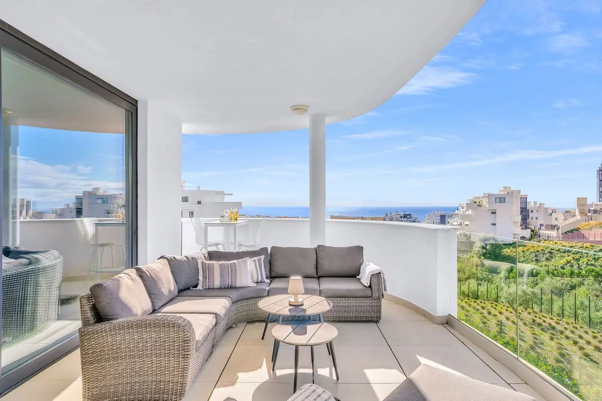 Middle Floor Apartment for sale in Fuengirola — photo 1