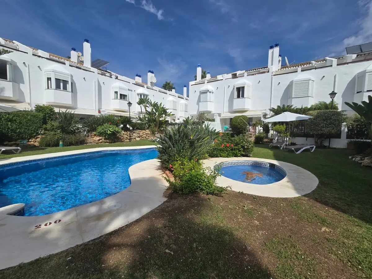 Townhouse for sale in Nagüeles — photo 1
