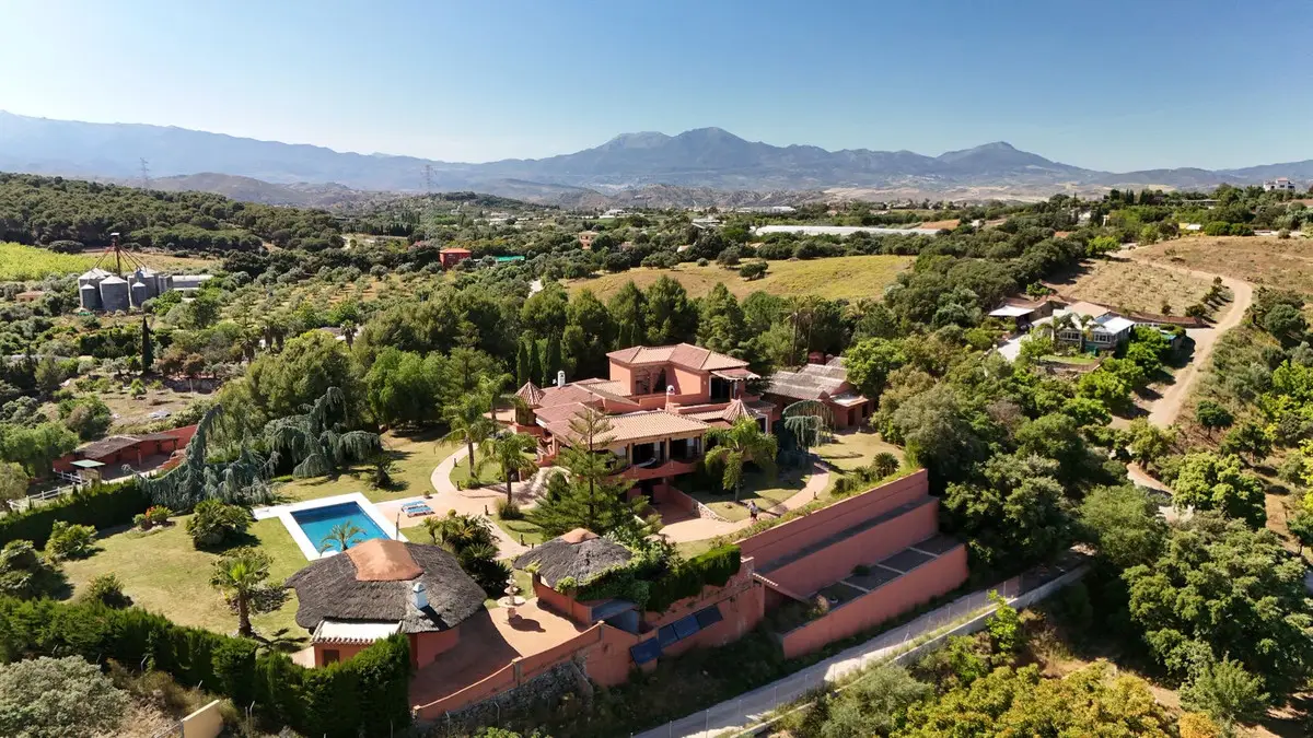 Finca - Cortijo for sale in Coín — photo 1