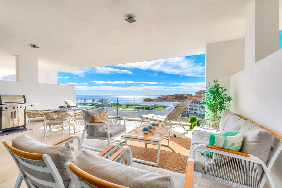 Middle Floor Apartment for sale in Fuengirola — photo 1