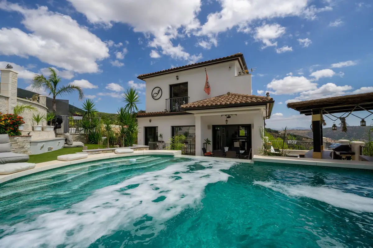 Detached Villa for sale in Casarabonela — photo 1