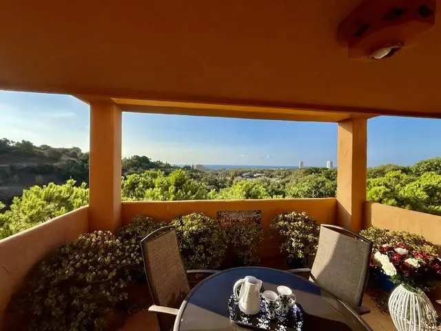 Middle Floor Apartment for sale in Marbella — photo 1