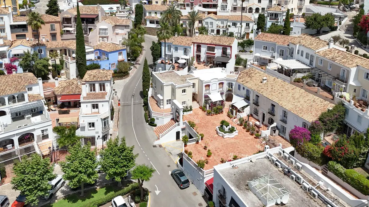 Townhouse for sale in Benahavís — photo 1