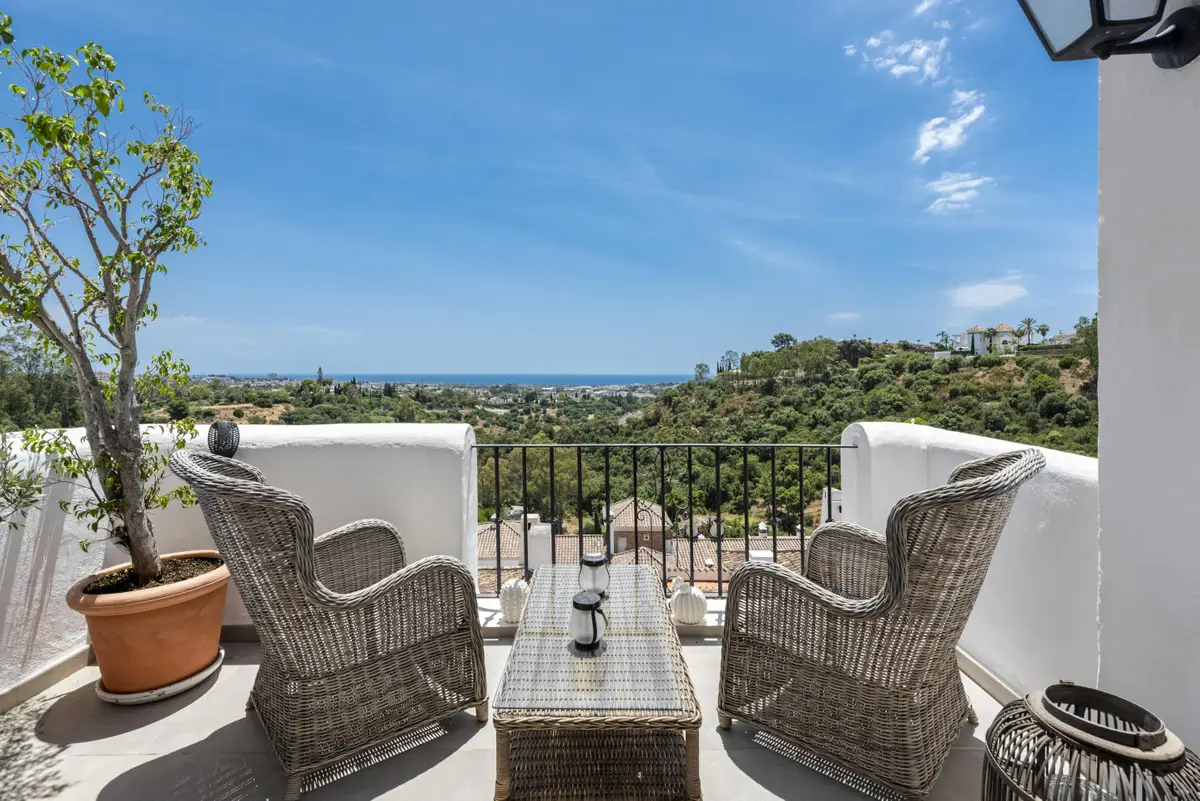 Middle Floor Apartment for sale in Los Almendros — photo 1