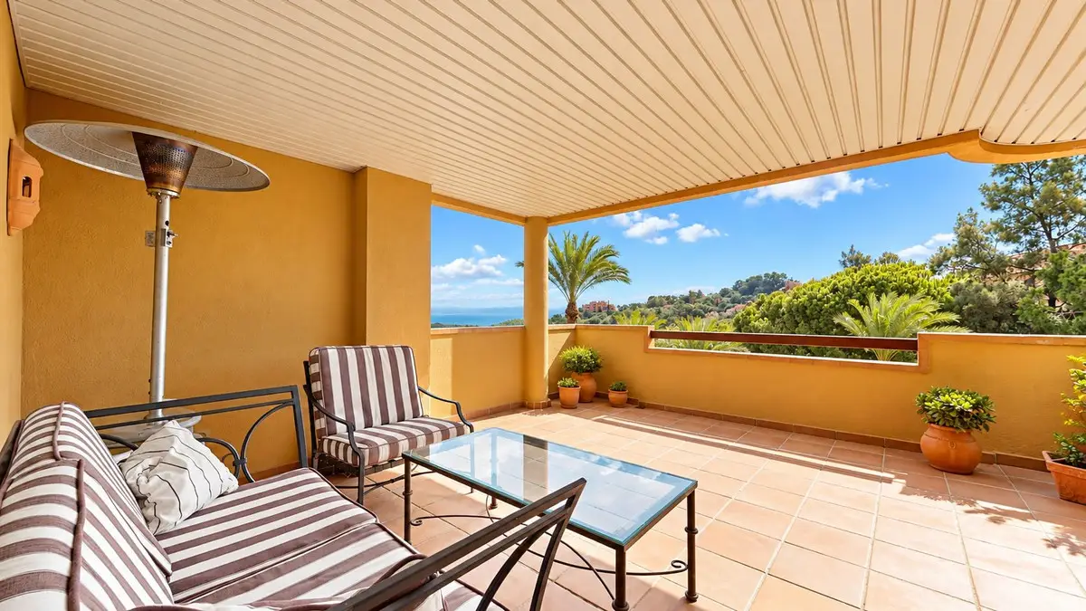 Middle Floor Apartment for sale in La Mairena — photo 1