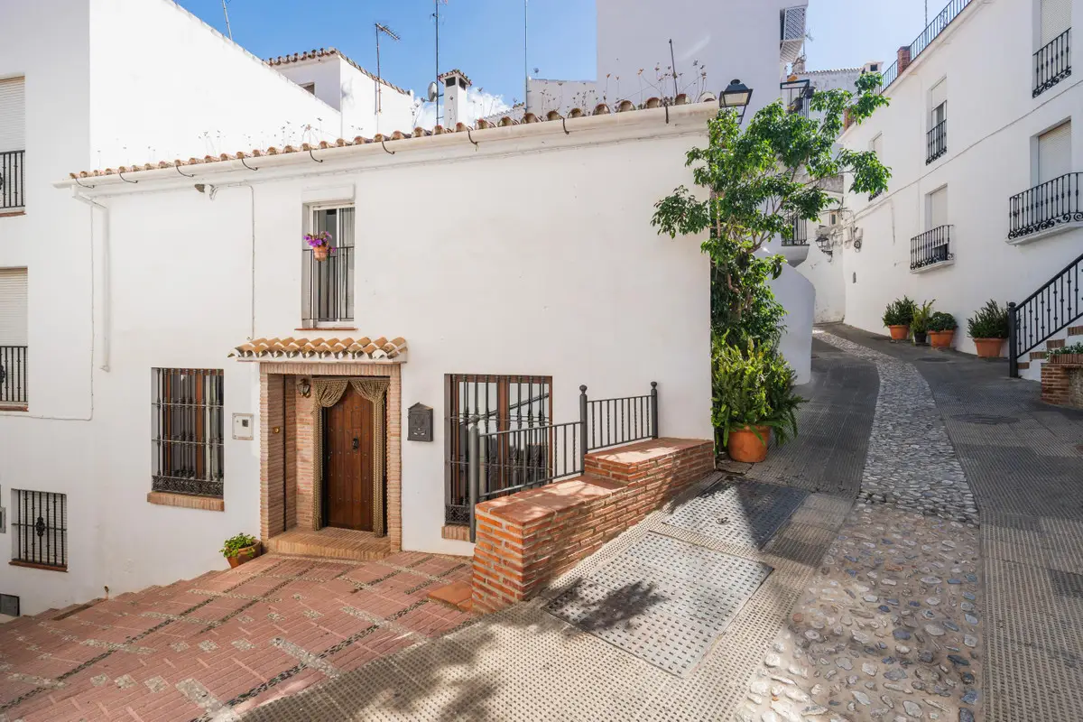 Townhouse for sale in Istán — photo 1