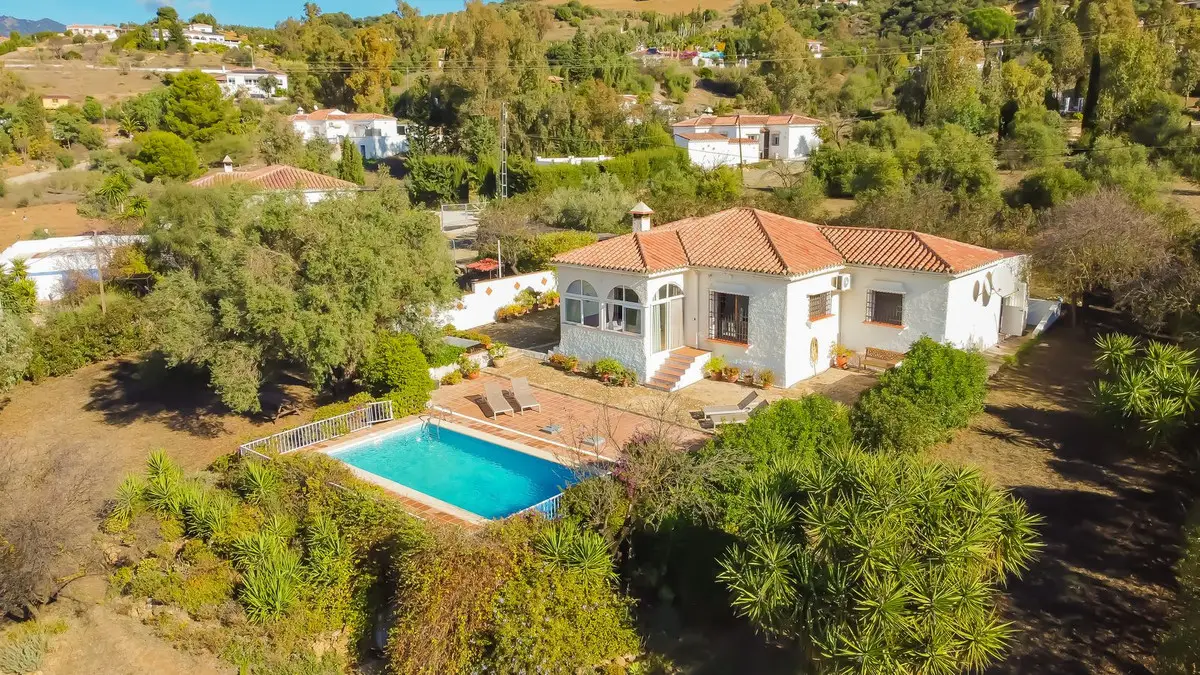 Detached Villa for sale in Almogía — photo 1