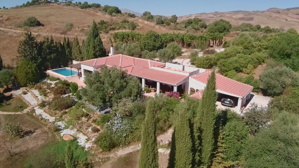 Finca - Cortijo for sale in Almogía — photo 1