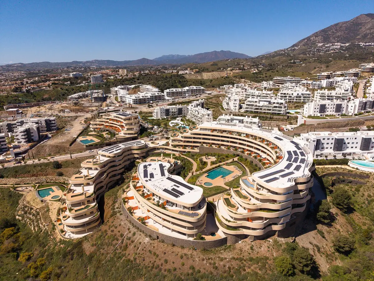 Middle Floor Apartment for sale in Fuengirola — photo 1
