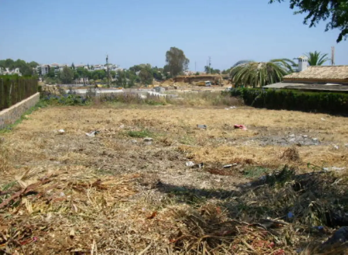Residential Plot for sale in Estepona — photo 1