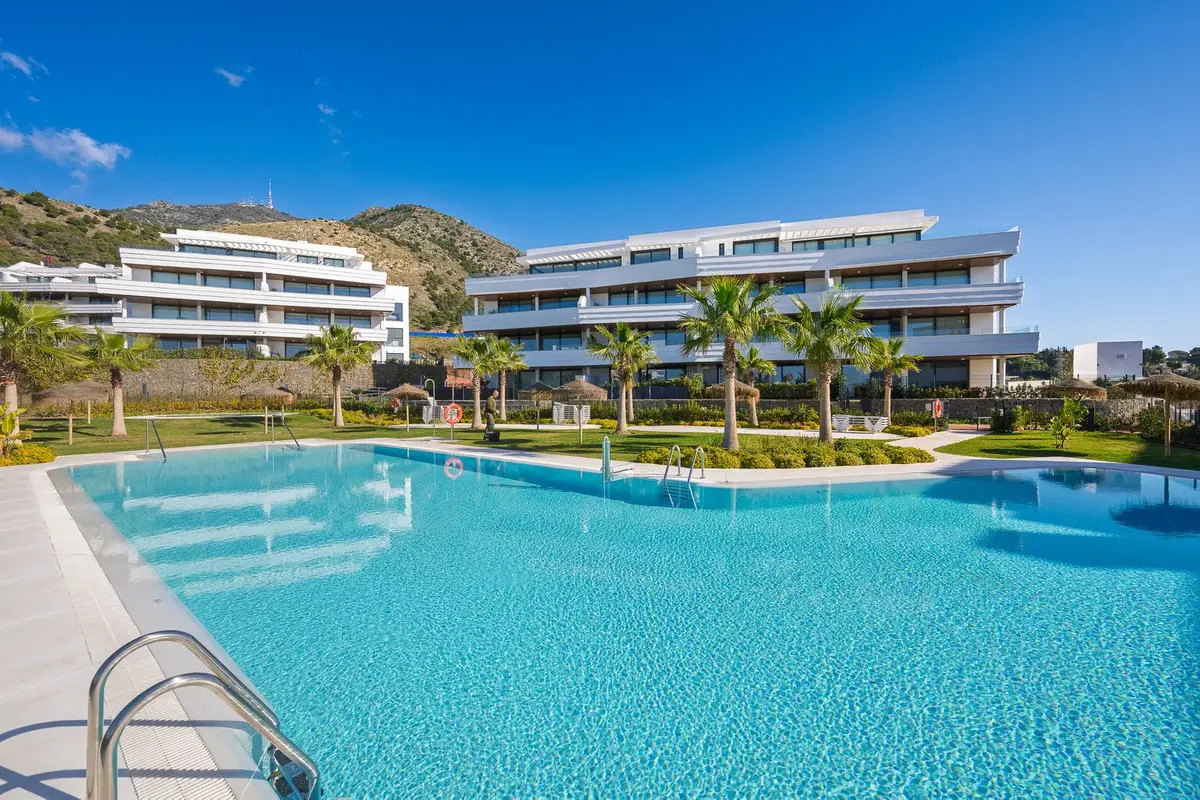 Middle Floor Apartment for sale in Fuengirola — photo 1