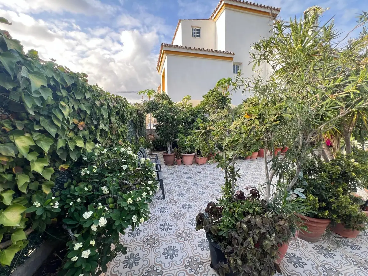 Semi-Detached House for sale in Estepona — photo 1