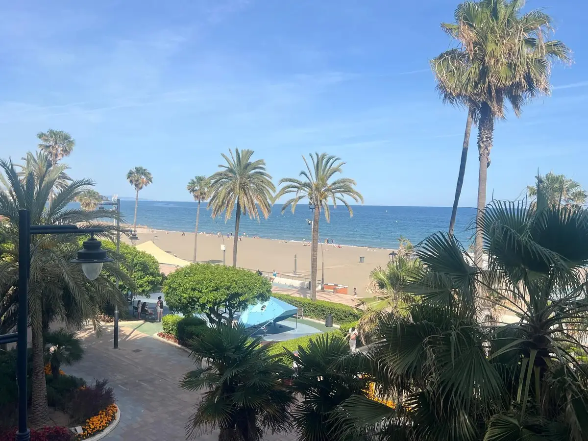 Middle Floor Apartment for sale in Estepona — photo 1