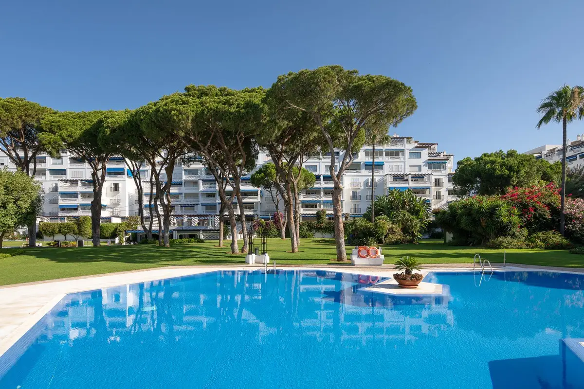 Middle Floor Apartment for sale in Puerto Banús — photo 1