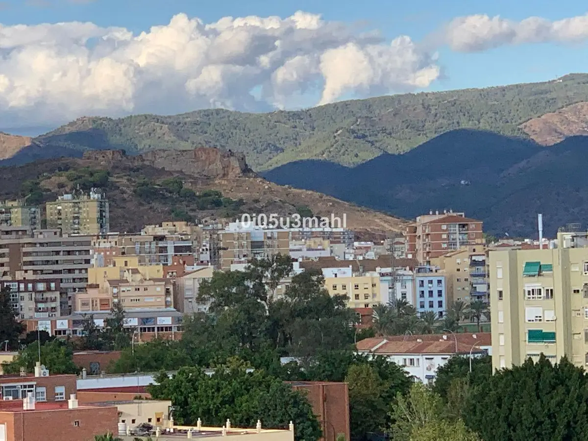 Middle Floor Apartment for sale in Portada Alta — photo 1