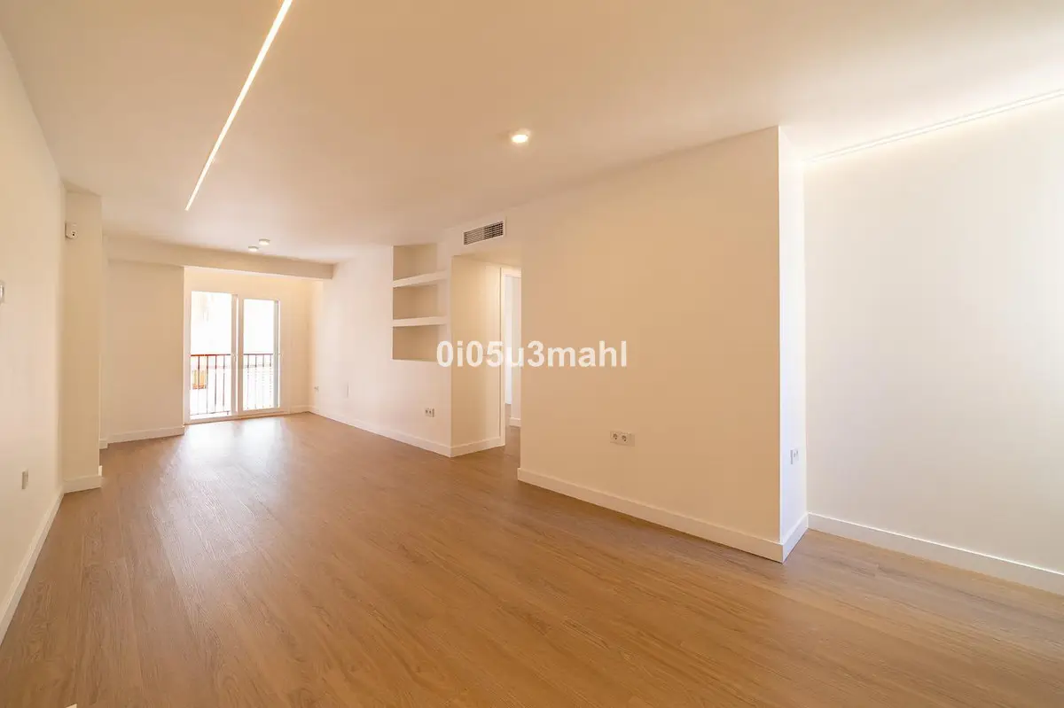Middle Floor Apartment for sale in Málaga — photo 1