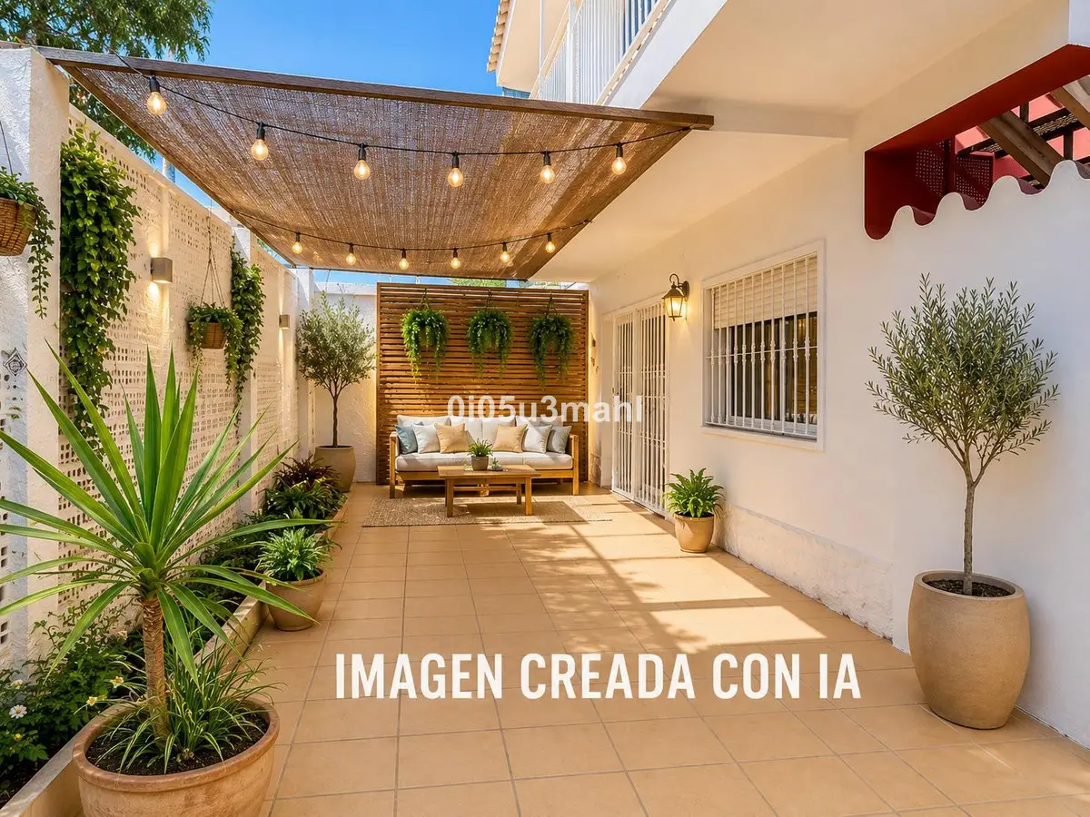Semi-Detached House for sale in Rincón de la Victoria — photo 1