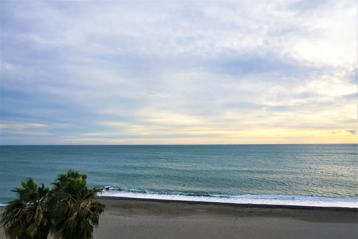 Middle Floor Apartment for sale in Caleta de Vélez — photo 1
