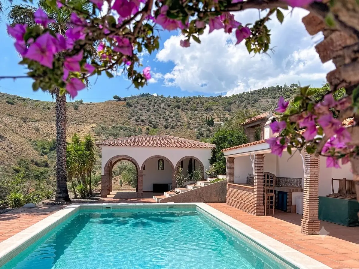 Detached Villa for sale in Canillas de Albaida — photo 1