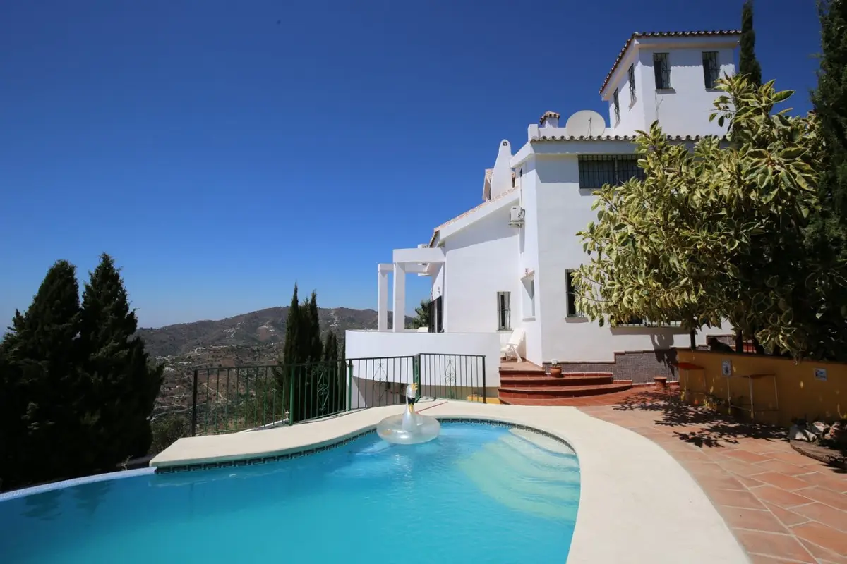 Detached Villa for sale in Torrox — photo 1