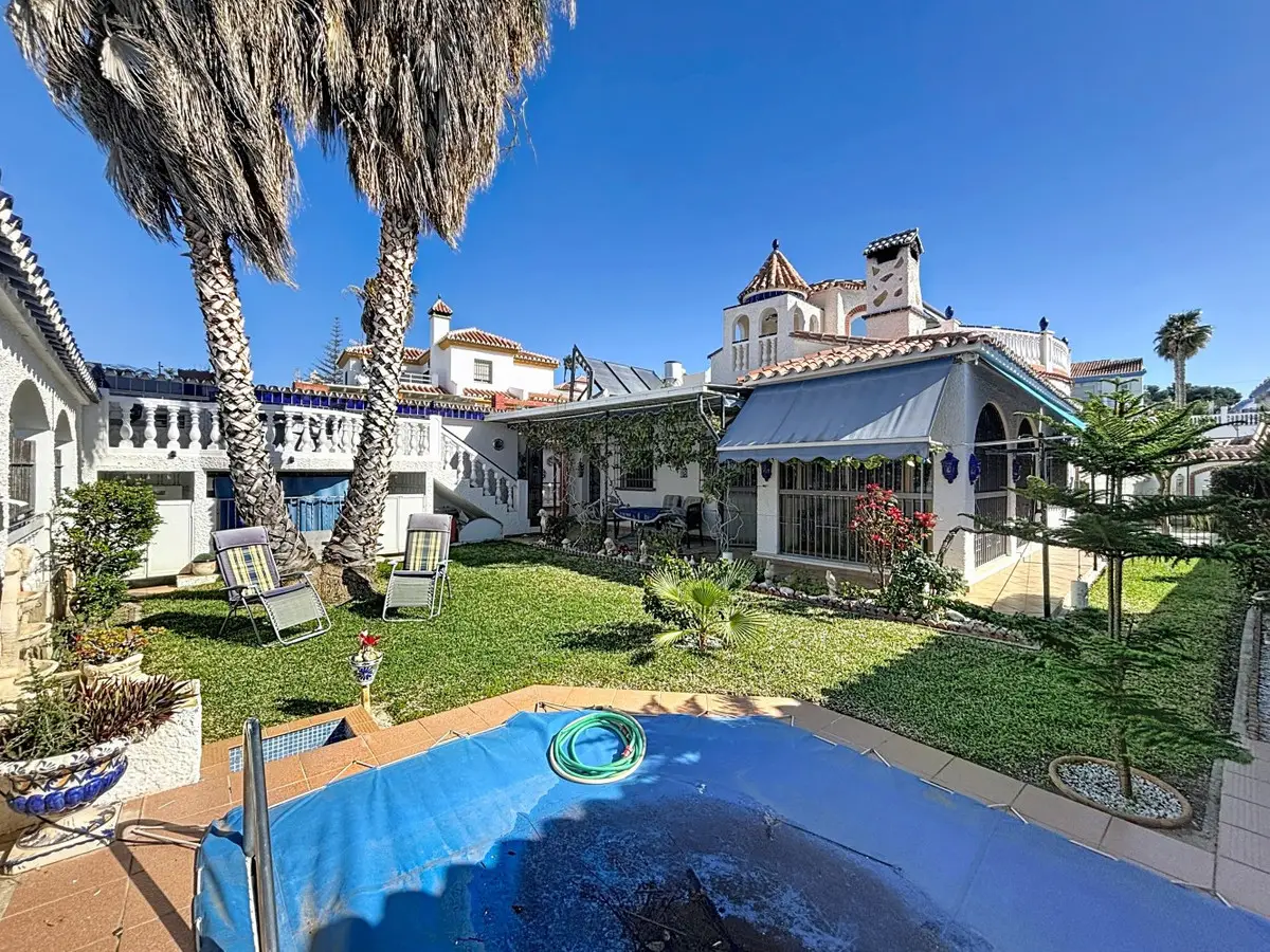 Detached Villa for sale in Mezquitilla — photo 1