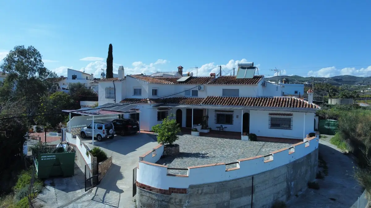 Detached Villa for sale in Almayate — photo 1