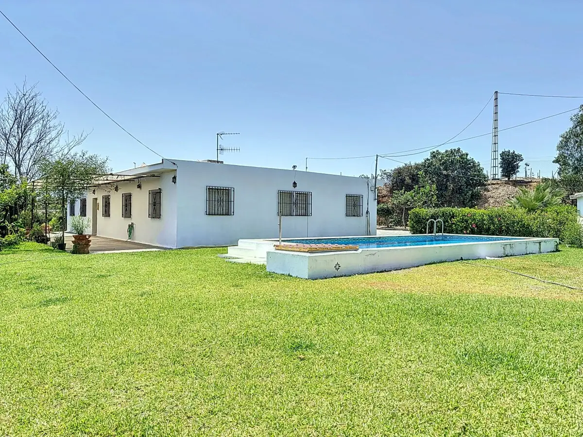 Finca - Cortijo for sale in Torre del Mar — photo 1