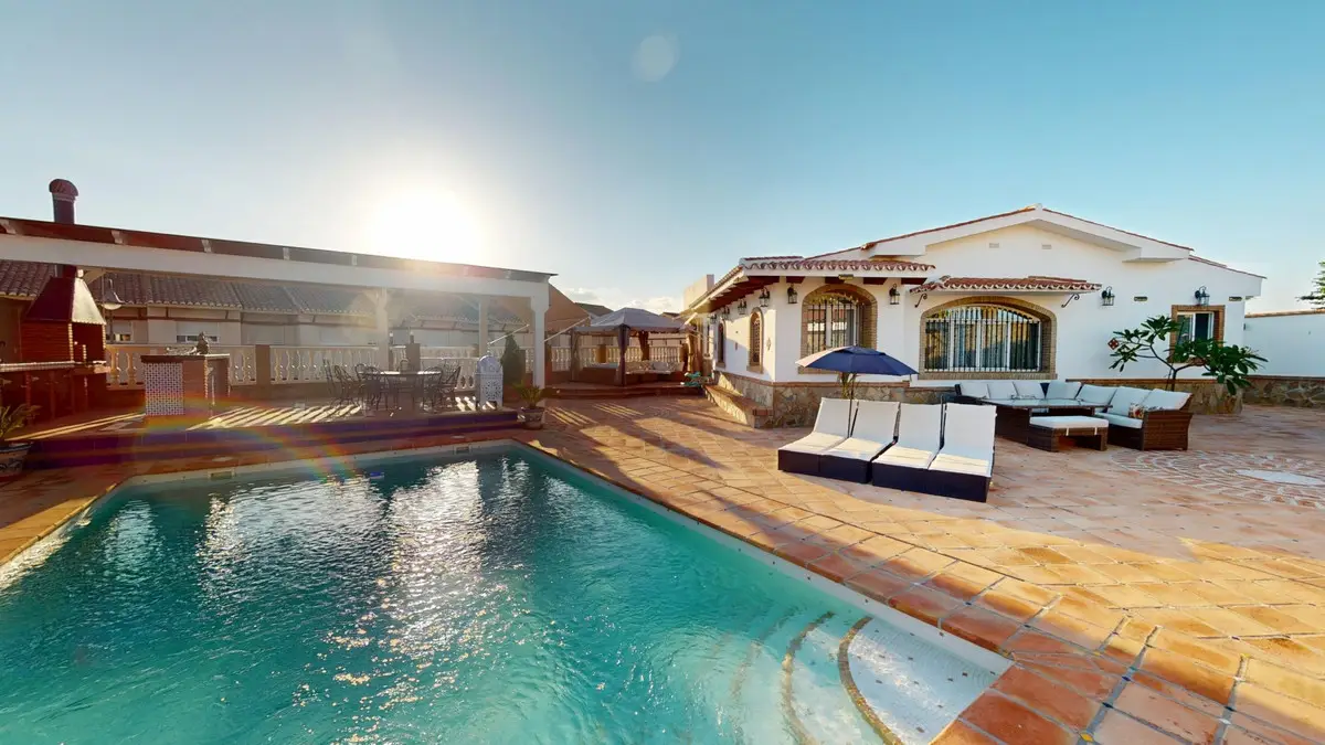 Semi-Detached House for sale in Caleta de Vélez — photo 1