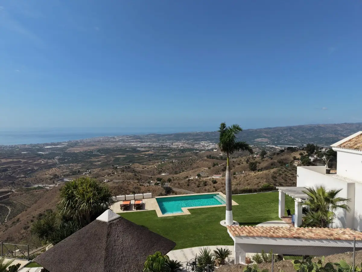 Detached Villa for sale in Arenas — photo 1
