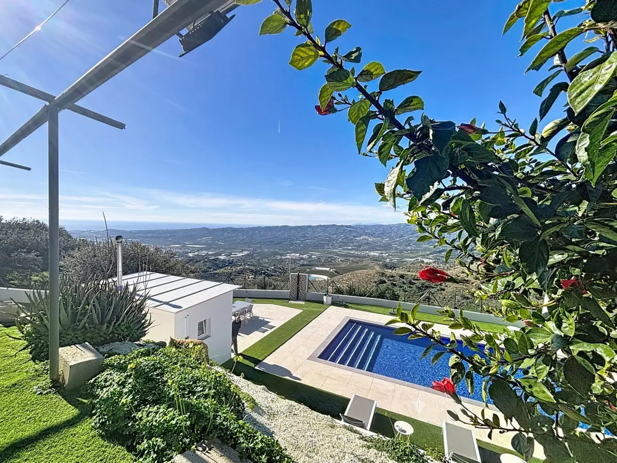 Finca - Cortijo for sale in Vélez-Málaga — photo 1