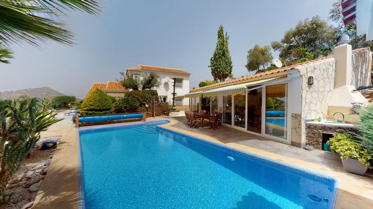 Detached Villa for sale in Sayalonga — photo 1