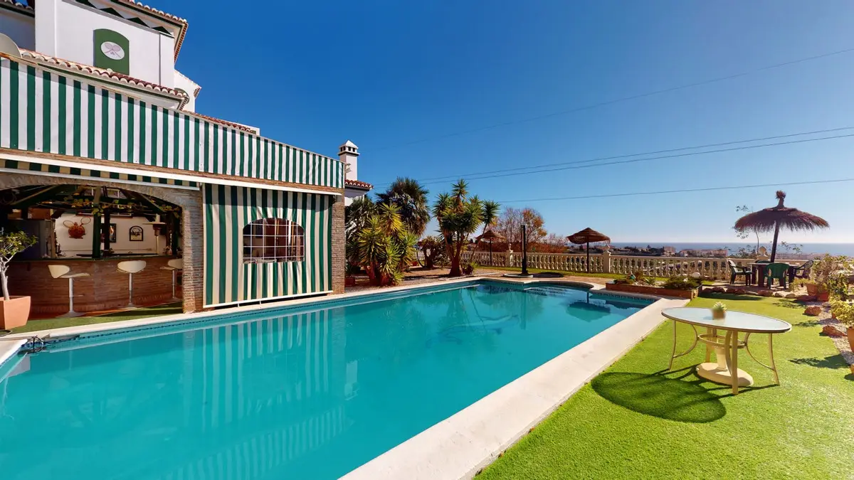 Detached Villa for sale in Torrox Costa — photo 1