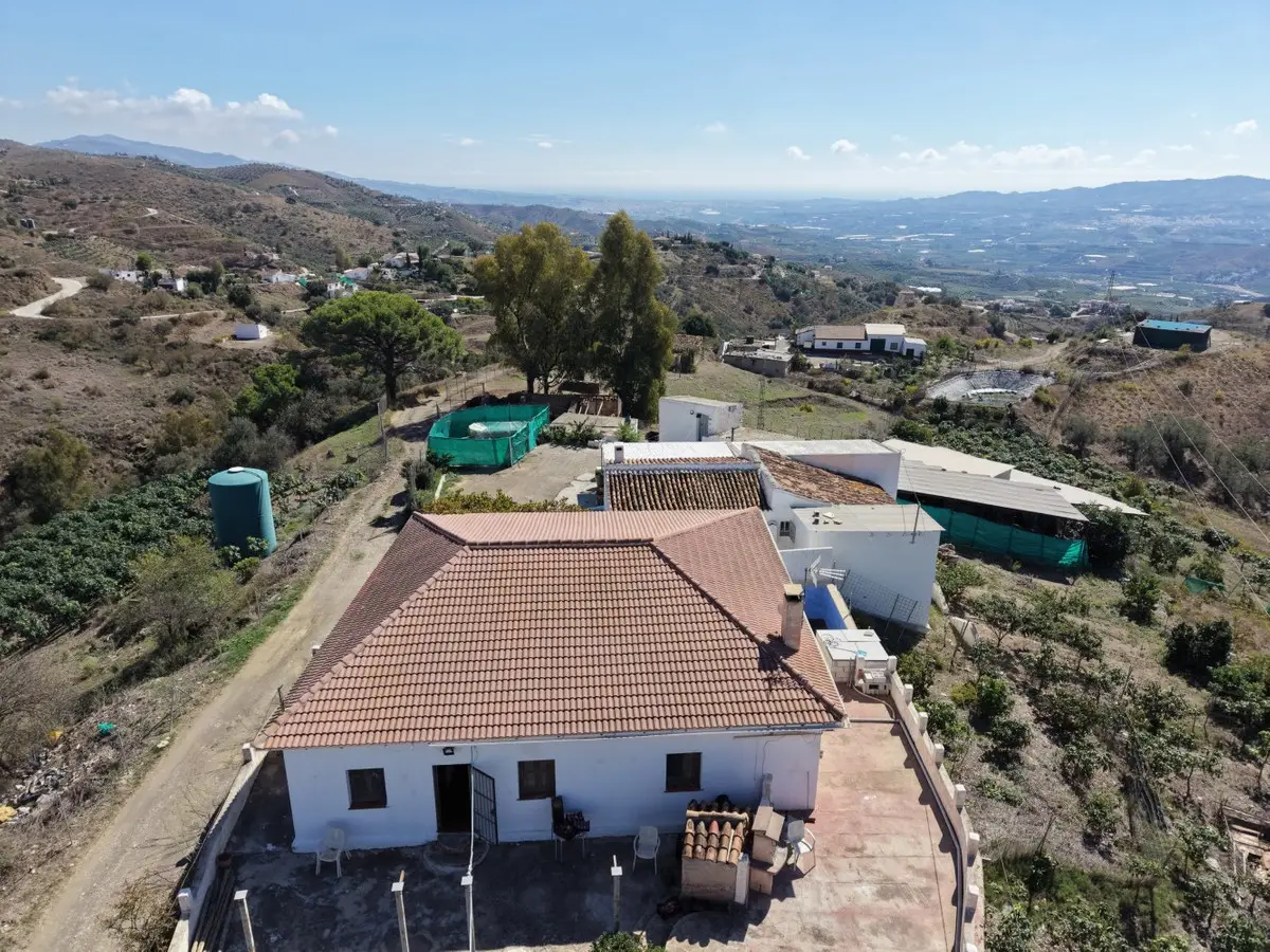 Finca - Cortijo for sale in Benamargosa — photo 1