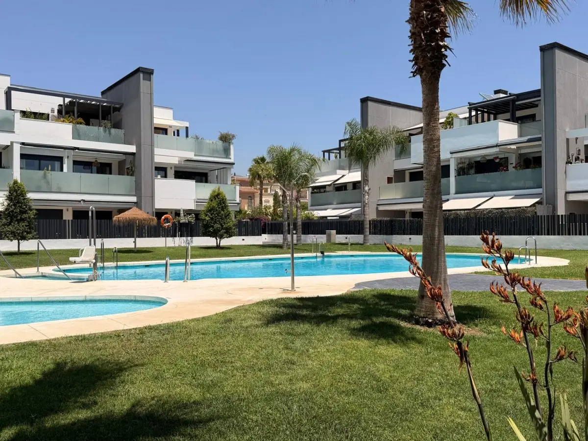 Middle Floor Apartment for sale in Caleta de Vélez — photo 1