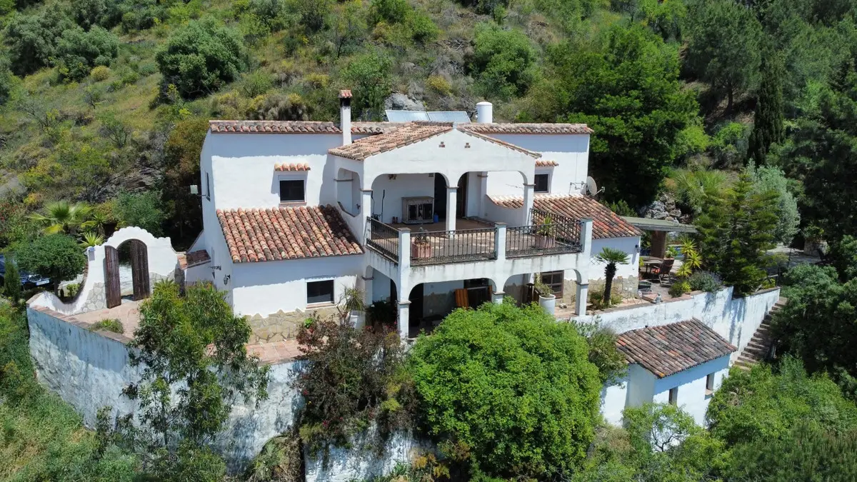 Detached Villa for sale in Sayalonga — photo 1