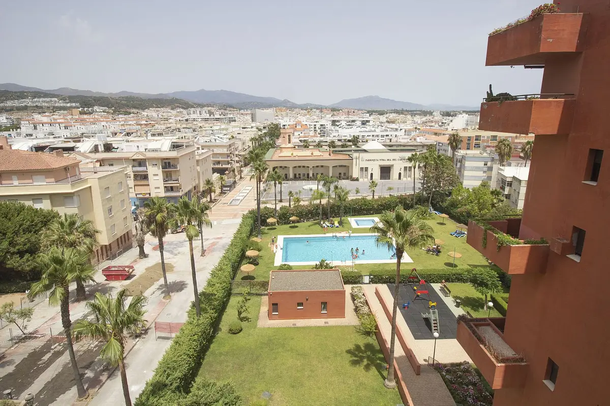 Middle Floor Apartment for sale in Estepona — photo 1