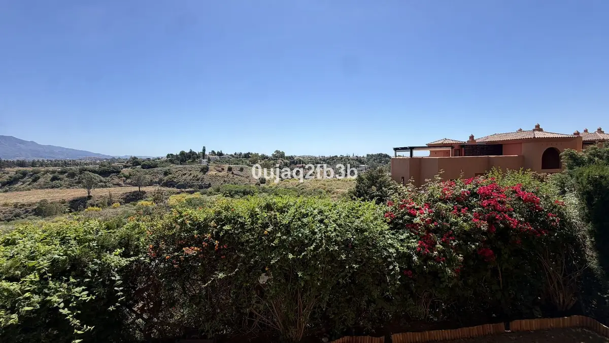 Ground Floor Apartment for sale in Benahavís — photo 1