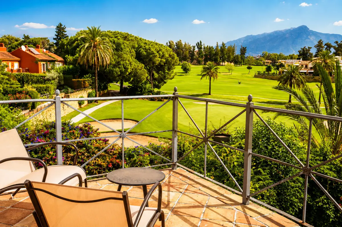 Townhouse for sale in Guadalmina Alta — photo 1