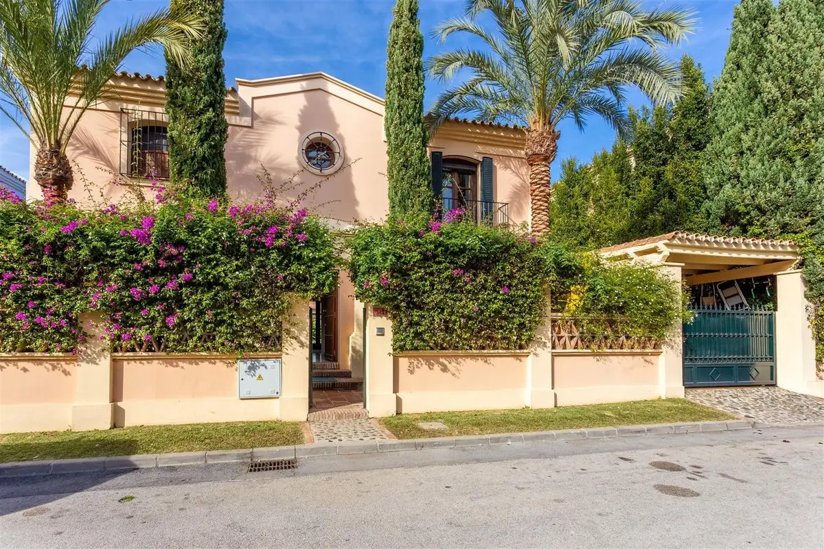 Detached Villa for sale in Guadalmina Alta — photo 1