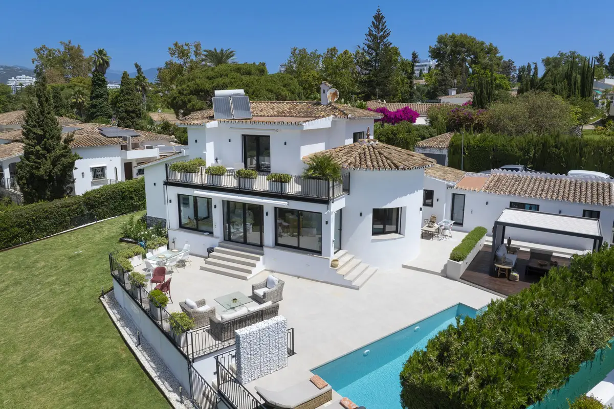 Detached Villa for sale in Guadalmina Alta — photo 1