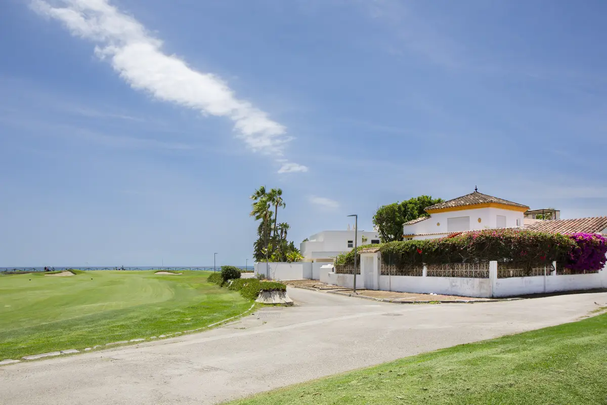 Detached Villa for sale in Guadalmina Baja — photo 1
