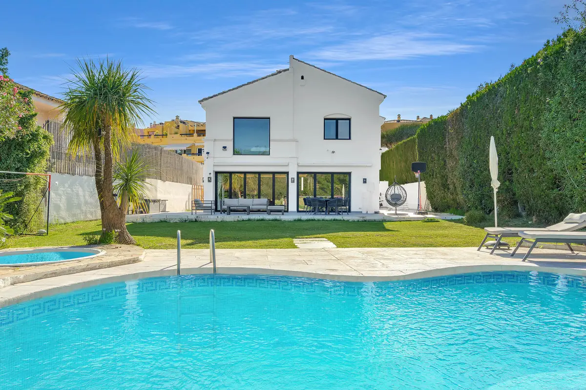 Detached Villa for sale in Guadalmina Alta — photo 1