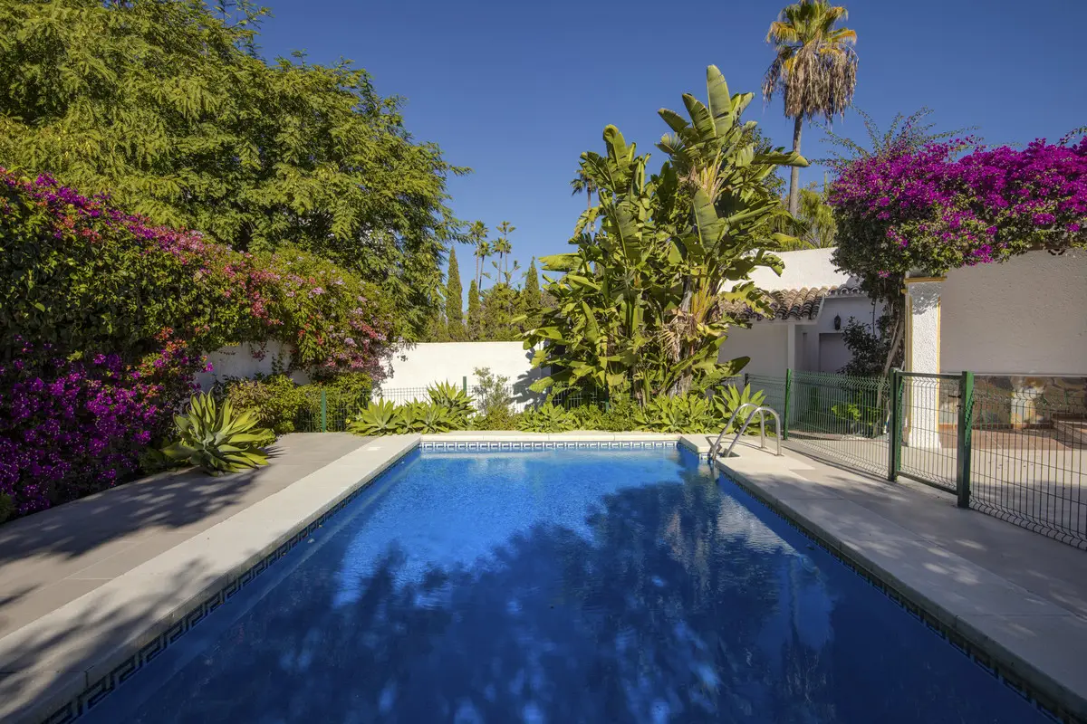 Detached Villa for sale in Guadalmina Alta — photo 1
