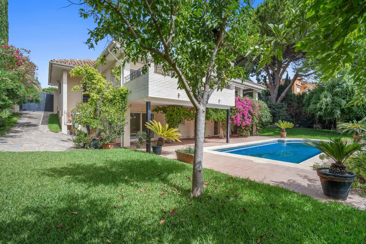 Detached Villa for sale in Guadalmina Alta — photo 1