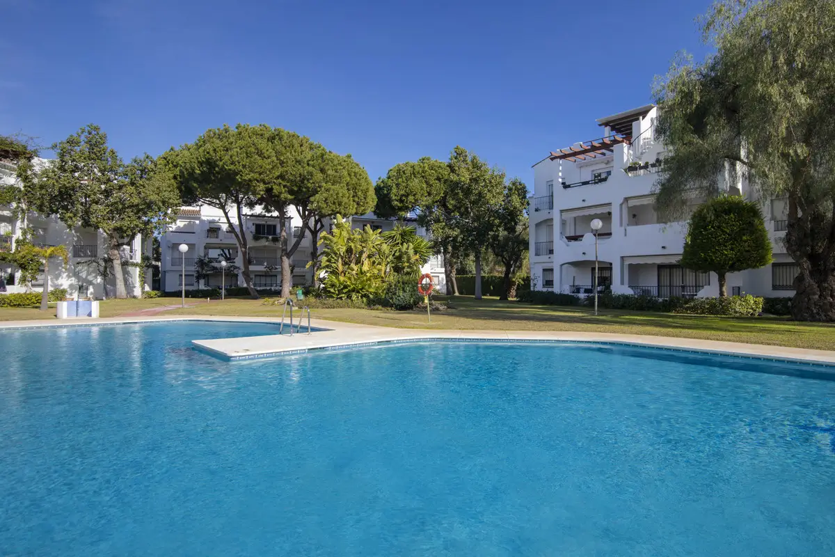 Townhouse for sale in Estepona — photo 1