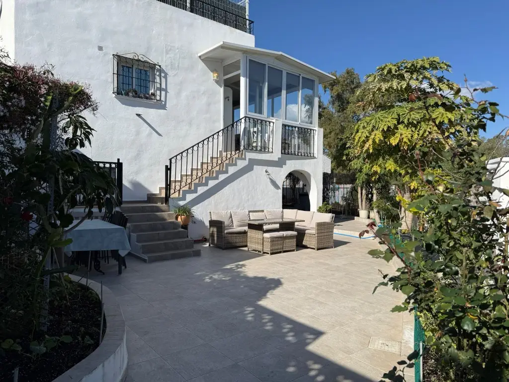 Townhouse for sale in Estepona — photo 1