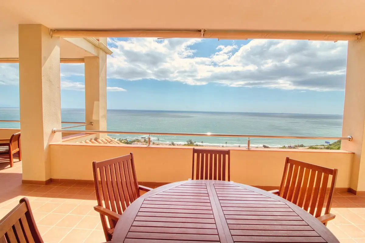 Middle Floor Apartment for sale in Manilva — photo 1