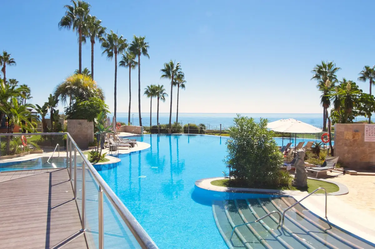 Ground Floor Apartment for sale in Estepona — photo 1