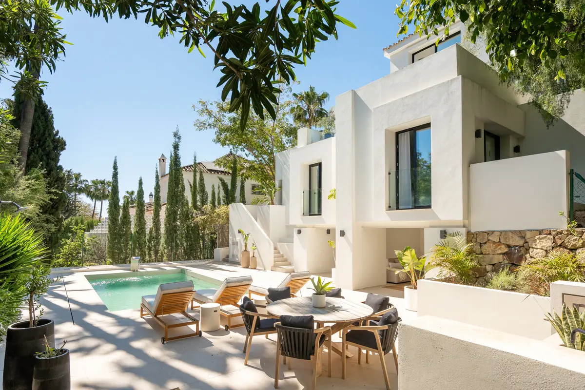 Detached Villa for sale in Nueva Andalucía — photo 1